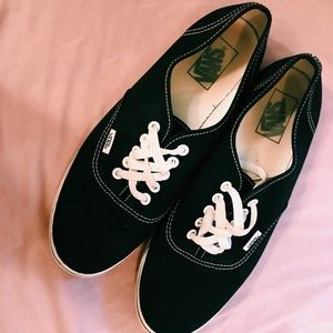 BLACK VANS